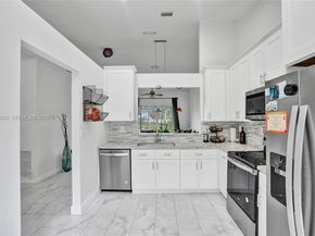 2441 E Aragon Blvd 5, Sunrise FL 33313