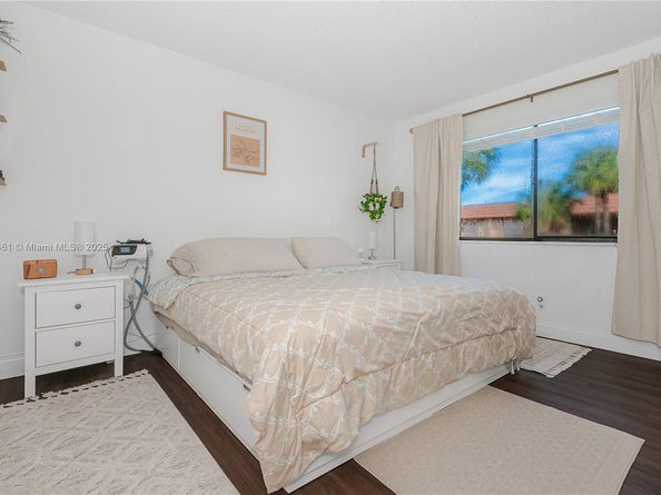 150 Lakeview Dr 205, Weston FL 33326