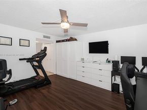 150 Lakeview Dr 205, Weston FL 33326