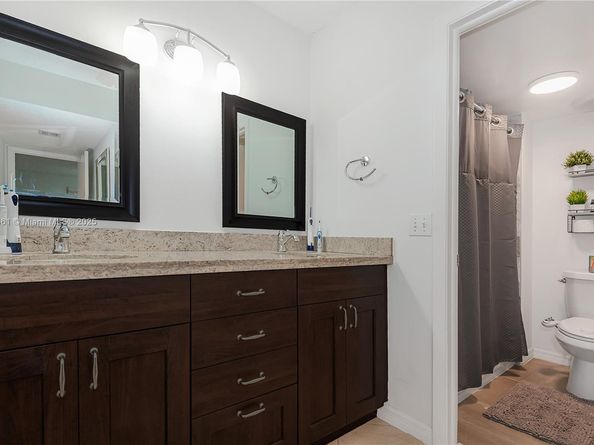 150 Lakeview Dr 205, Weston FL 33326