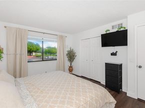 150 Lakeview Dr 205, Weston FL 33326