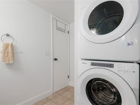 150 Lakeview Dr 205, Weston FL 33326