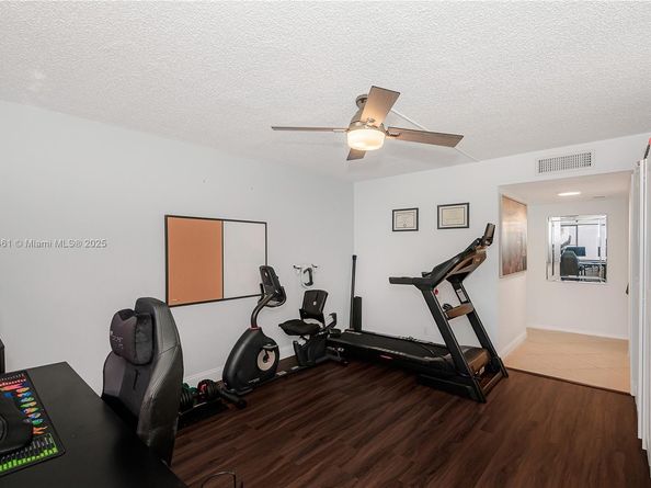 150 Lakeview Dr 205, Weston FL 33326