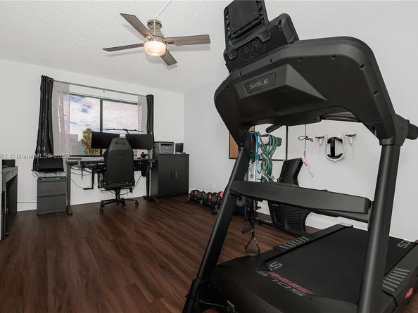 150 Lakeview Dr 205, Weston FL 33326