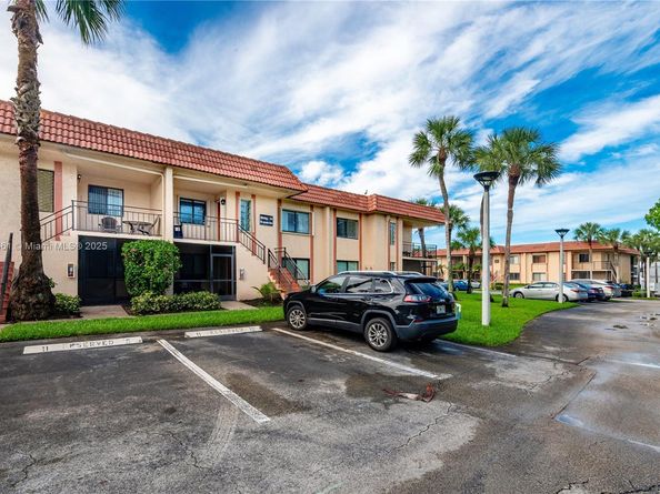 150 Lakeview Dr 205, Weston FL 33326