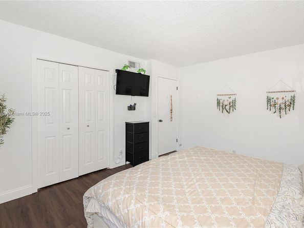 150 Lakeview Dr 205, Weston FL 33326
