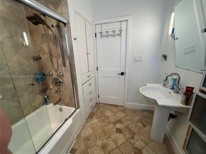 465 NE 52nd St, Miami FL 33137
