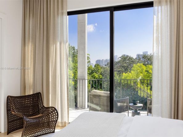 86 SW 28th Rd 7, Miami FL 33129