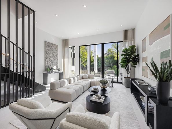 86 SW 28th Rd 7, Miami FL 33129