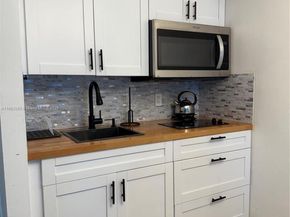 400 Kings Point Dr 105, Sunny Isles Beach FL 33160