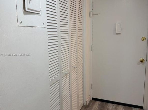 400 Kings Point Dr 105, Sunny Isles Beach FL 33160