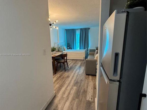 400 Kings Point Dr 105, Sunny Isles Beach FL 33160
