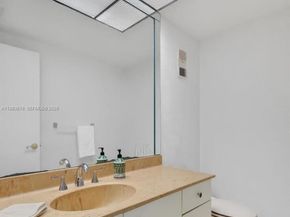 20281 E Country Club Dr 608, Aventura FL 33180