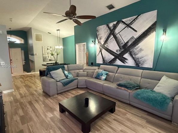 13154 NW 11th St, Pembroke Pines FL 33028