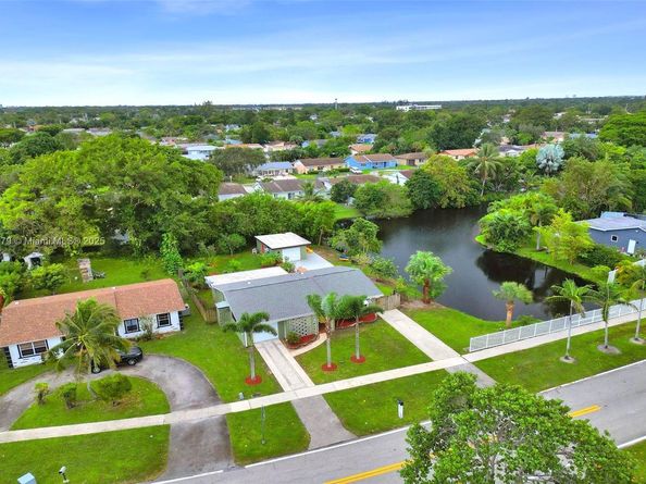 7804 SW 5th St, North Lauderdale FL 33068