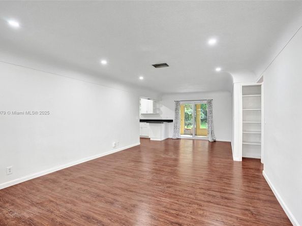 7804 SW 5th St, North Lauderdale FL 33068