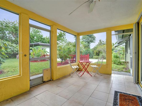 7804 SW 5th St, North Lauderdale FL 33068