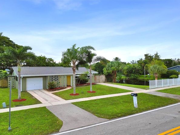 7804 SW 5th St, North Lauderdale FL 33068