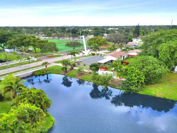 7804 SW 5th St, North Lauderdale FL 33068