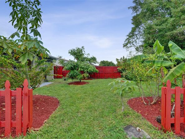 7804 SW 5th St, North Lauderdale FL 33068