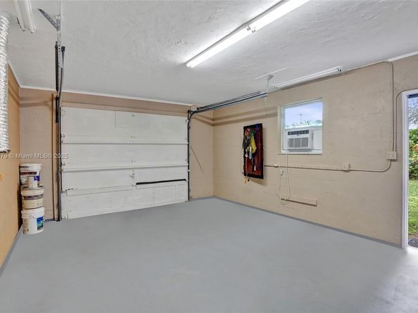 7804 SW 5th St, North Lauderdale FL 33068