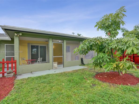 7804 SW 5th St, North Lauderdale FL 33068