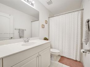 7717 Paddock Pl, Davie FL 33328