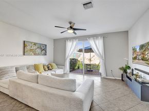 7717 Paddock Pl, Davie FL 33328