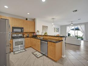 7717 Paddock Pl, Davie FL 33328