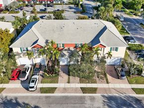 7717 Paddock Pl, Davie FL 33328