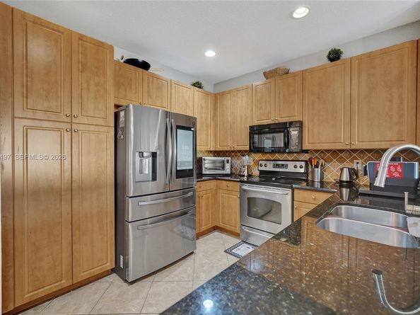 7717 Paddock Pl, Davie FL 33328