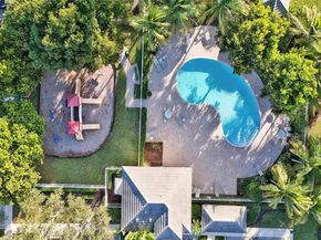 7717 Paddock Pl, Davie FL 33328