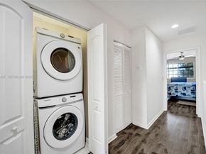 7717 Paddock Pl, Davie FL 33328