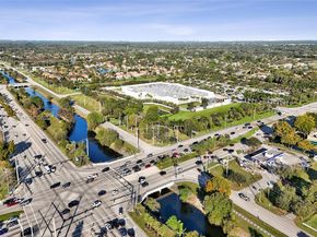 7717 Paddock Pl, Davie FL 33328