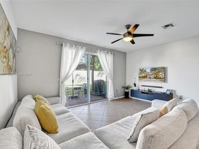 7717 Paddock Pl, Davie FL 33328