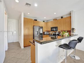 7717 Paddock Pl, Davie FL 33328