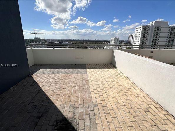 60 SW 13th St 1115, Miami FL 33130