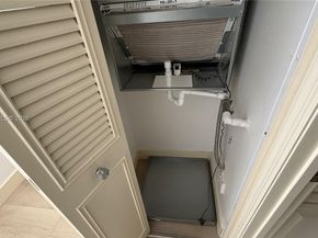 370 NW 76th Ave 204, Margate FL 33063