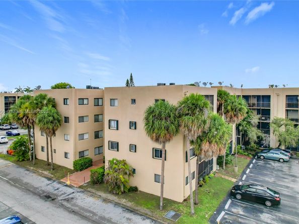 8635 NW 8th St 103, Miami FL 33126