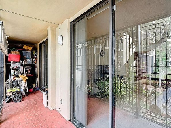 8635 NW 8th St 103, Miami FL 33126