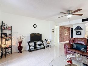 8635 NW 8th St 103, Miami FL 33126