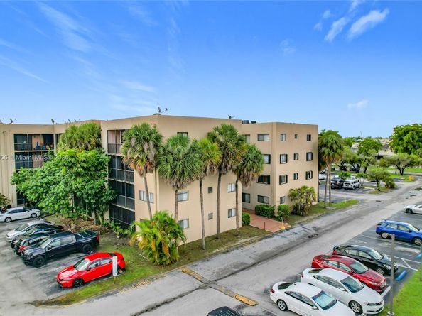 8635 NW 8th St 103, Miami FL 33126