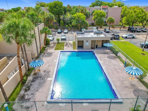 8635 NW 8th St 103, Miami FL 33126