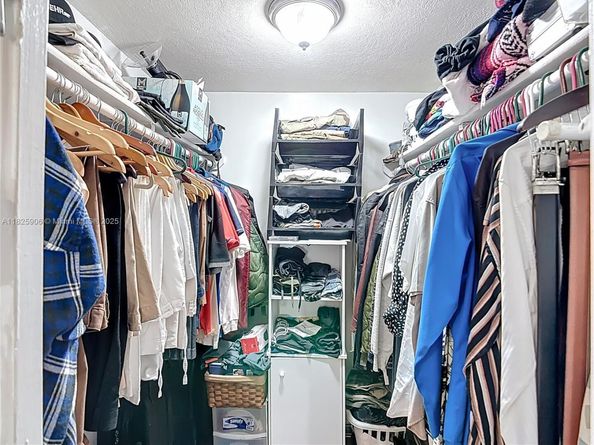 8635 NW 8th St 103, Miami FL 33126
