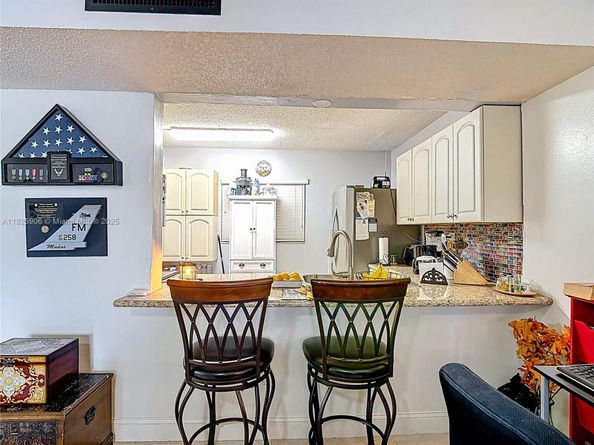 8635 NW 8th St 103, Miami FL 33126