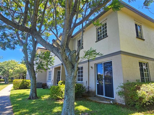 2014 Marsh Harbor Dr, Riviera Beach FL 33404
