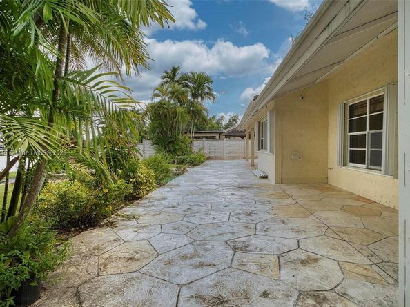 4521 SW 146th Ct, Miami FL 33175