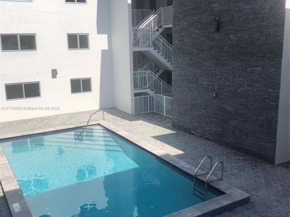 3755 NE 167th St 37, North Miami Beach FL 33160