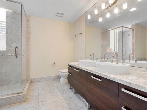 253 NE 2nd St 1803, Miami FL 33132