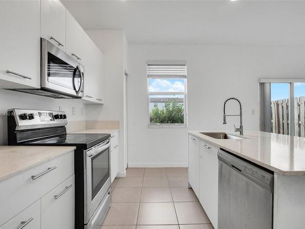 12609 NW 23rd Pl, Miami FL 33167